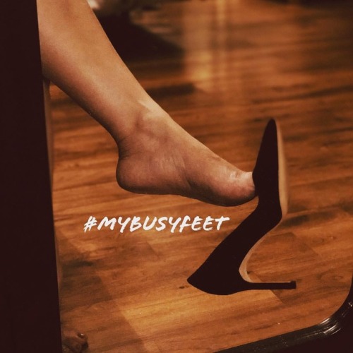 mybusyfeet - Who wants to rub my feet #mybusyfeet...