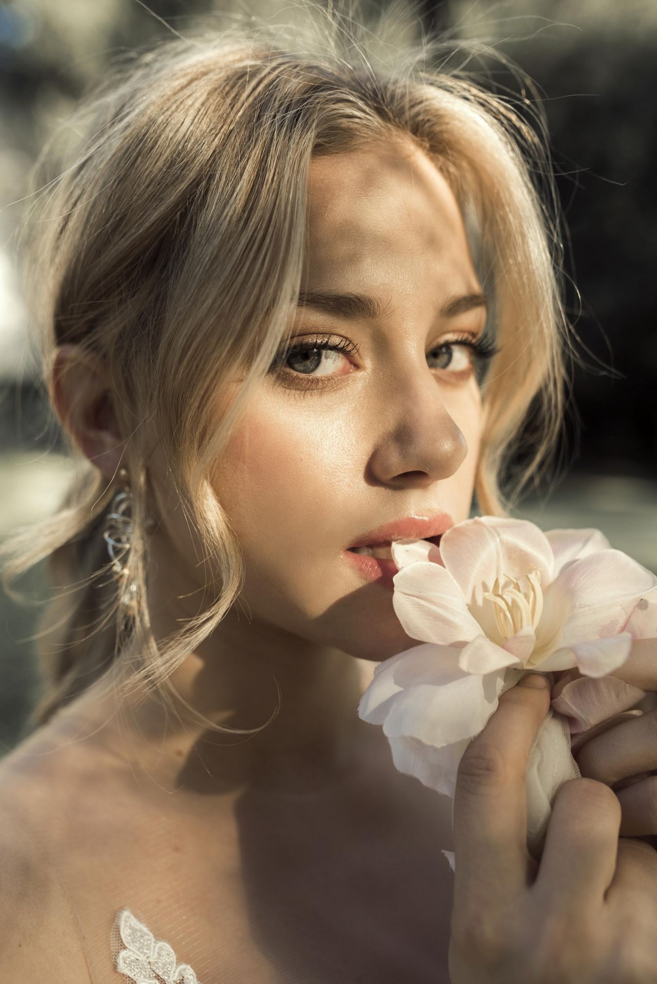iridescentclub:Lili Reinhart2018