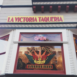 lentang:  Best burritos, best nachos.