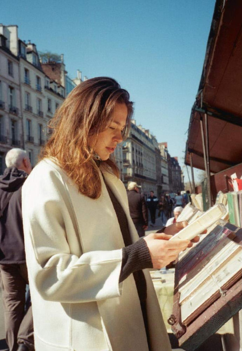 Emily Marant in À Paris There are many reasons as to why you should read À Paris. Not only does the 