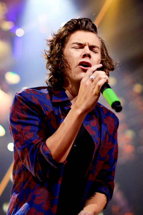 Porn Pics mr-styles:  One Direction performs onstage