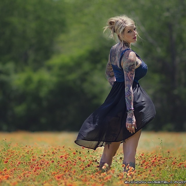 rockwater22:  #lyndonmaristelaphotography #photoshoot #outdoors #flowers #model #altmodel