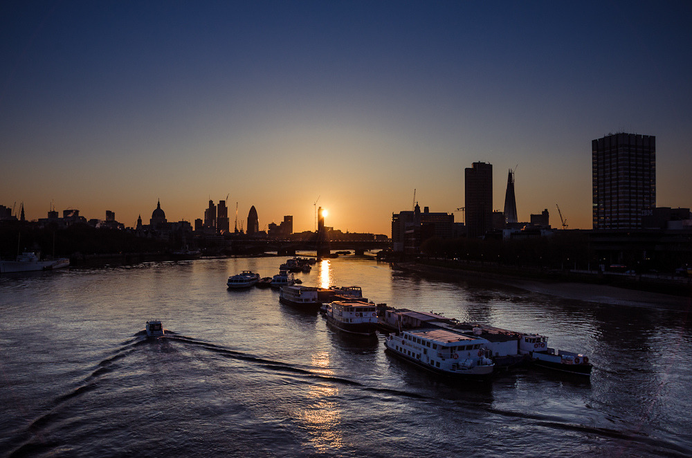 travelingcolors:  Sunsets in London | England (by Mike Rolls)