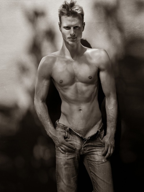 fashionwear4men:  Luis Kelling by Tony Duran http://mensfashionworld.tumblr.com/post/88573729626