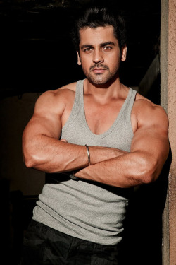 menofindia:  Arjan Bajwa  handsome, sexy