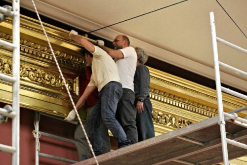 lamus-dworski: Jan Matejko’s “Hołd Pruski” [“Prussian Homage”] being installed in Sukiennice Museum