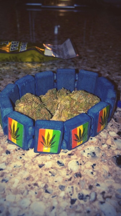 XXX blowmelikekushhh:  THC is all I see photo