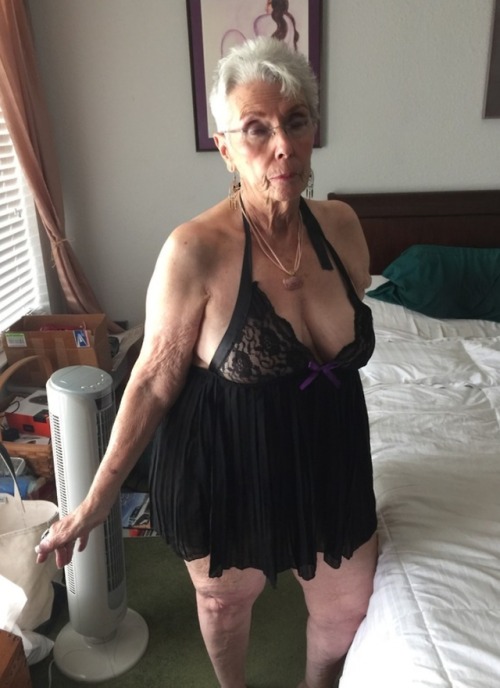 matureguy44:Very sexy gran….damn horny