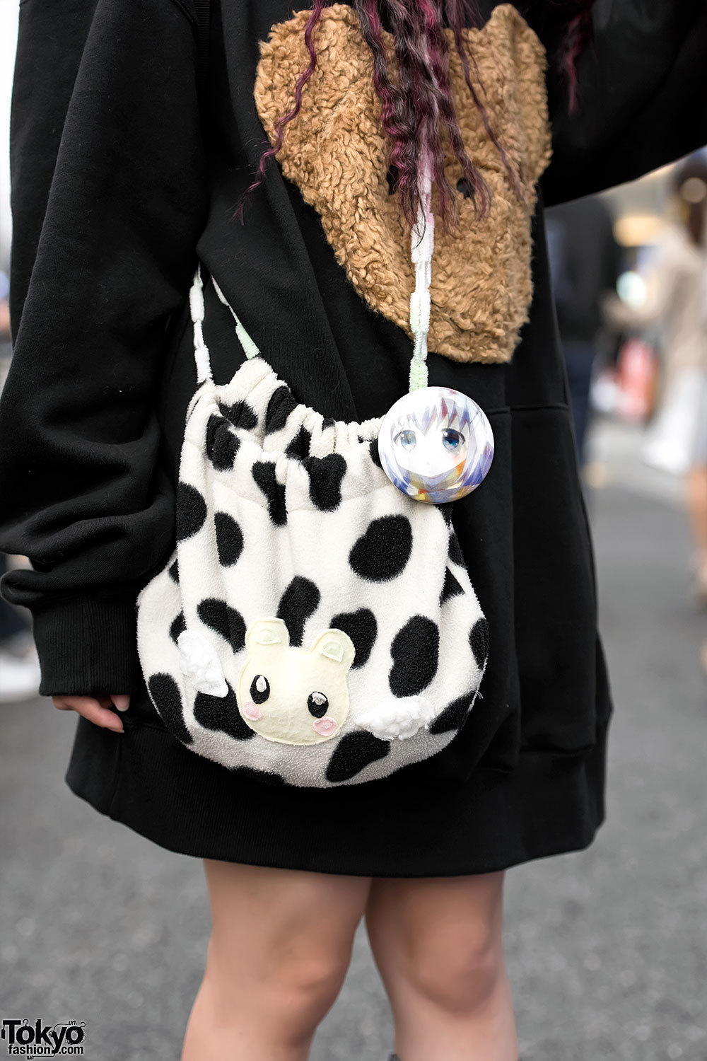 tokyo-fashion:  Colomo and Melochicon - both 19 - on the street in Harajuku wearing