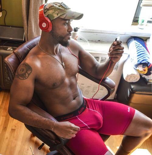 blackgayporn:  #SeriouslySexySundays - choose your sexy, choose your bulge, it’s Seriously Sexy Sundays. 