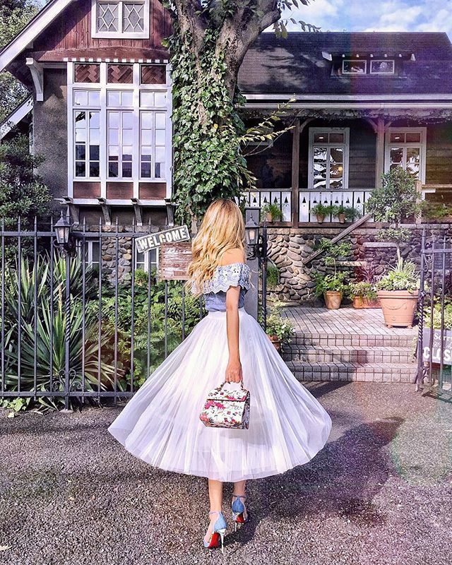 herhappysissywife:  msgerrie:Princess…❤️ Oh how i love this dress!