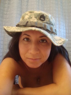 mymarinemindpart2:  Very Sexy Army wife pt