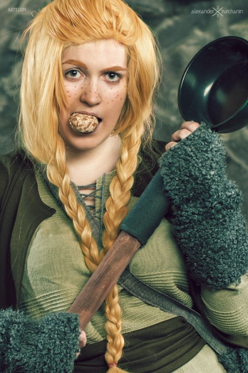 jedavu:  Gender-Swapped Photos Of Women Dressed As Male Characters From ‘The Hobbit’ by Russian photographer Alexander Turchanin  