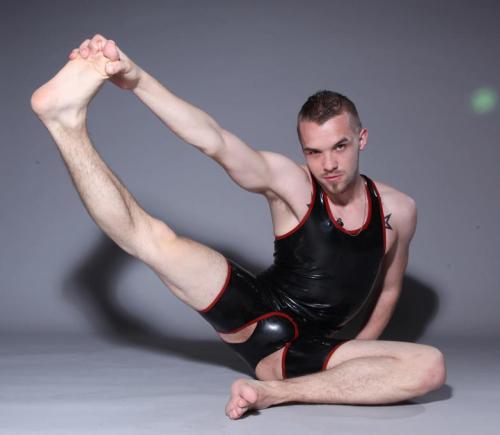 puprusty:  pupsleeves:  Hot Rubber Pup  I love my pic :D i am this - more under ->  https://www.facebook.com/pup.rusty