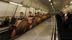 tigrismedve:   Best 300 Cosplay ever, in the London Tube 