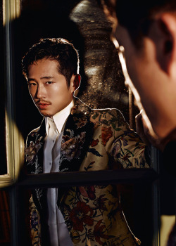 waititi:Steven Yeun  ©Ssam Kim // Glass Men