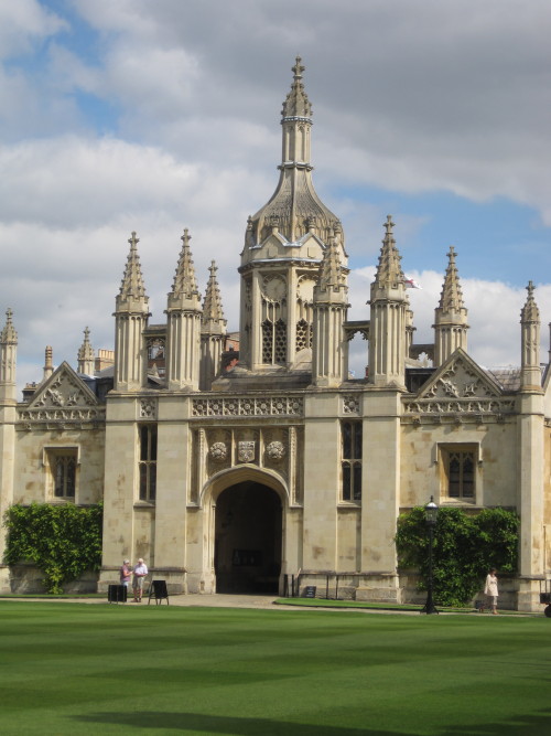 Gatehouse and Front Court, Kings College, University of Cambridge, 2010.King’s is one of the most fa