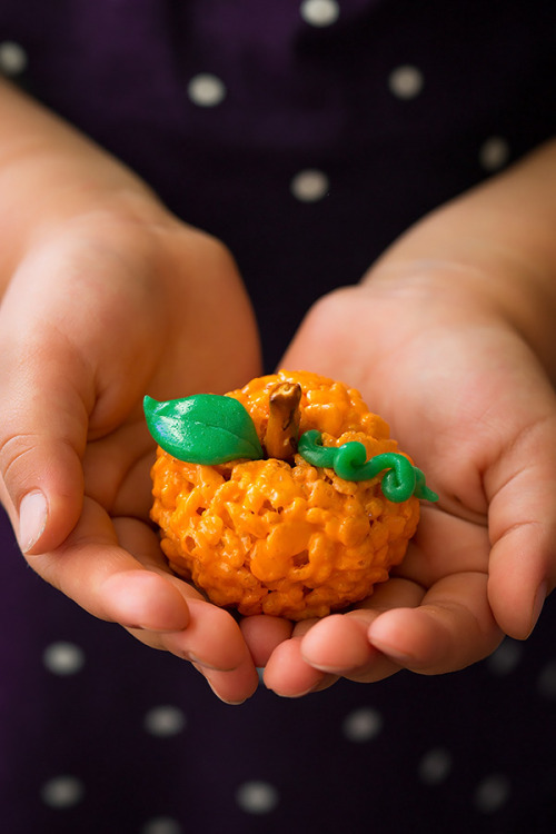 sweetoothgirl:  Pumpkin Rice Krispie Treats  