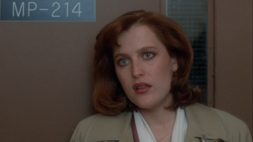 Dana Scully in The X-Files ep 1.23 Roland