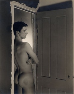 ohthatoceanicfeeling:A photograph of Jack Fantan taken by George Platt-Lynes.