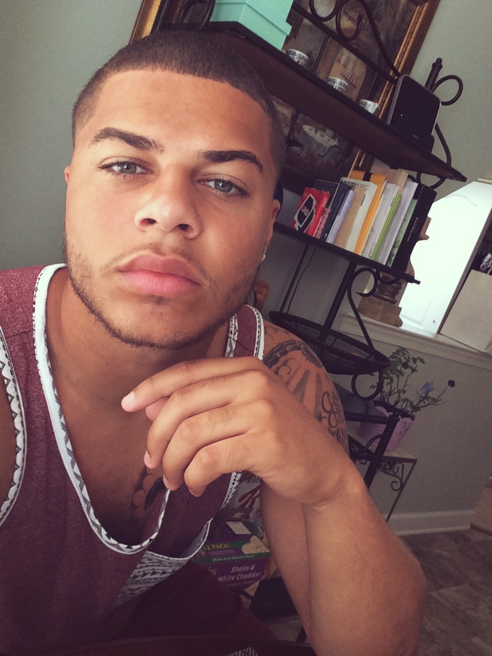 damonrodgers:  💉😏🙌😍 