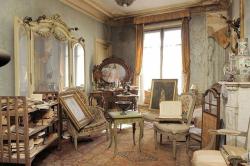 fuckyeahvintage-retro: A rich woman abandoned this Paris apartment in 1942 -  Untouched for seven decades the abandoned home was discovered in 2010 after its owner died aged 91.     The apartment was able to remain abandoned and untouched because Madame