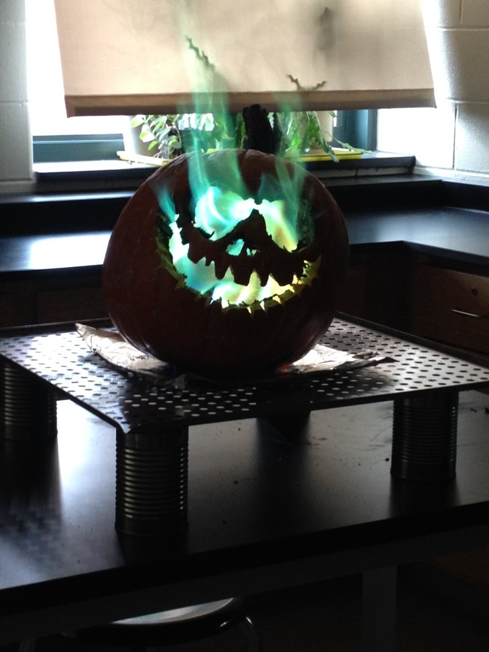 koreandrawer:Yeah so there was a pumpkin on fire in my science class today