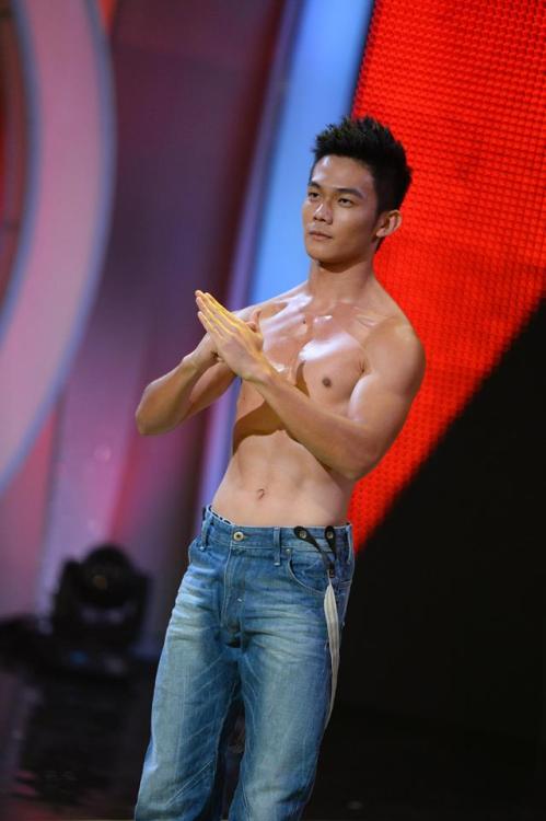 Hey Gorgeous! 2013 Top 12 - Derrick Lee 李名扬