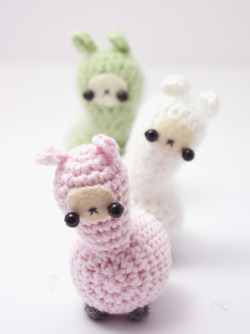 mohustore:  The amigurumi llama pattern is complete! Get it over here: crochet llama pattern