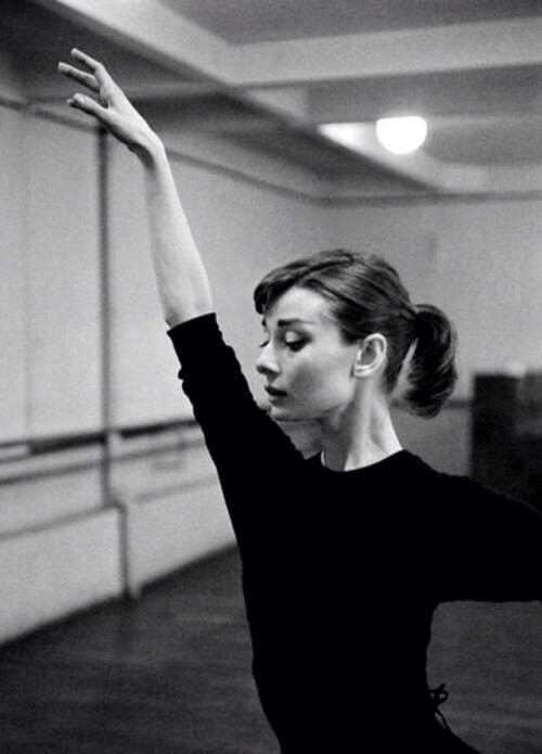 miss-vanilla: David Seymour - Audrey Hepburn during ballet rehearsal for the film “Funny Face&