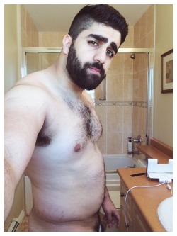 bromancing-the-stone:  thelastgreatkings:  thelastgreatkings:  I look so damn beefy!  I miss my hair like this  😍😍😍