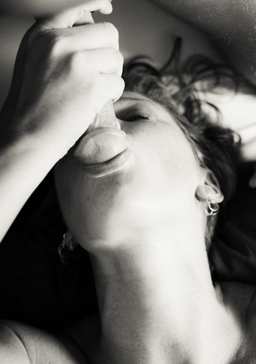 dirtywhoredreams:  Nom nom nom nom. 