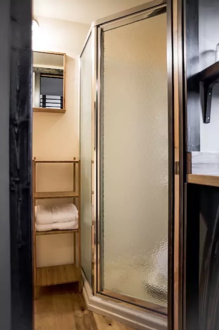 dreamhousetogo:  An AirBnB tiny house for rent in Seattle, WA https://www.airbnb.com/rooms/6482409 