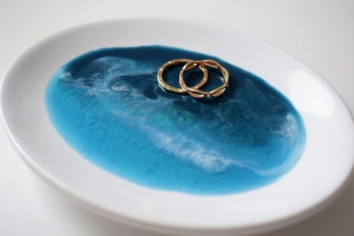 sosuperawesome: Resin Art Trinket and Serving DishesRebecca Kent on EtsySee our #Etsy or #Ring Dishe