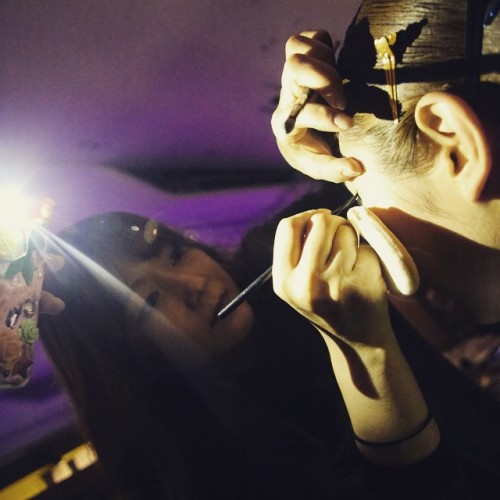 feetmanseoul:
“Fine detailing on the preshow makeup. And the cellphone. (at 동대문디자인플라자 DDP)
”