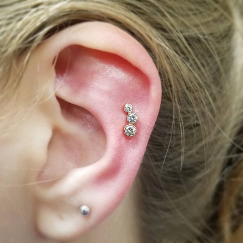 Love these #rosegold clusters from @anatometalinc added one to @s.y.bodell &rsquo;s ear. . . . .