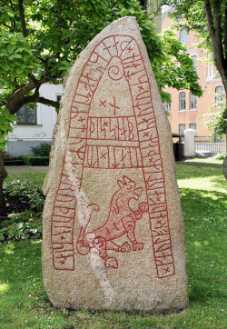 fuckyeahvikingsandcelts:  Skårby Runestone