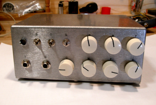 These last two days, I worked on some kind of preamp box for my own use. The idea was to combine a 5