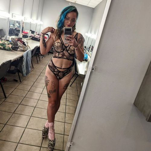 stripper-locker-room:  https://www.instagram.com/anabel__haze/