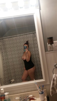 thehornywifenextdoor:  Who’d like to cum over and have a little fun?? 