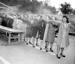 coolkidsofhistory:Women trainees of the LAPD practice firing their newly issued revolvers, 1948