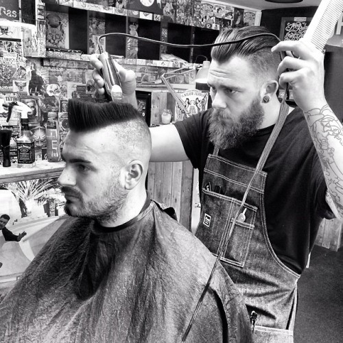 vintagebarbershop:  @ sbbarbers @carlclassic ️ #BARBERLIFE #SBBARBERS