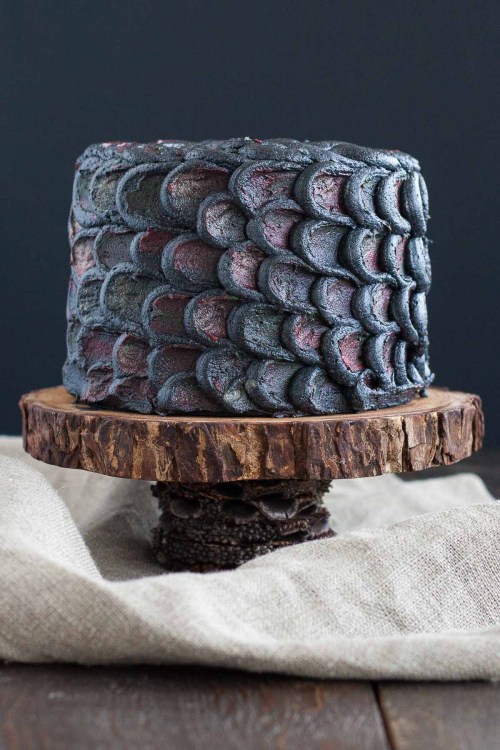 foodffs: Use this simple decorating technique to create the perfect red velvet Dragonscale Cake