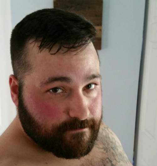 titancub:Sweaty bear… yardwork will do that to ya -swoon-