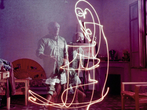 egoplant:   Picasso drawing with light in a triple exposure photograph, Vallauris, France, 1949.