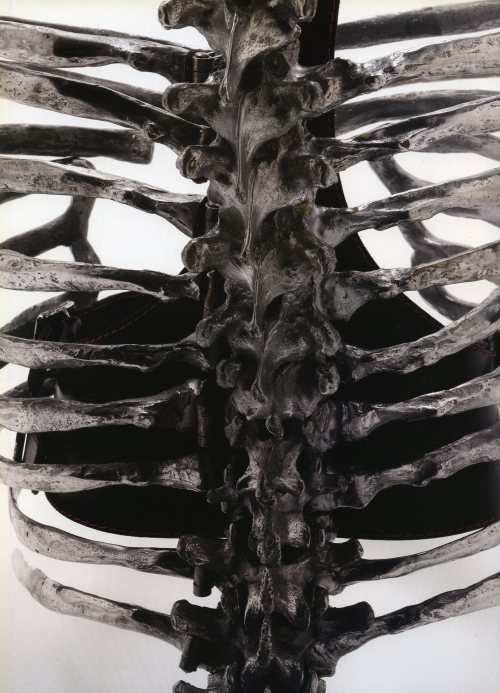 archive-pdf: Alexander McQueen: SS1998 ‘Untitled’ Spine Corset, made of Aluminium and Leather. ARCHI