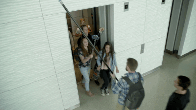 um-poeta-disse:    The Danger of selfie stick   