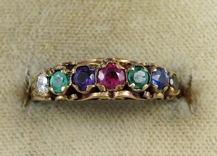 pinkalicious304:historicaljewelry:A Georgia era, early 19th century, ‘Dearest’ ring, the first lette