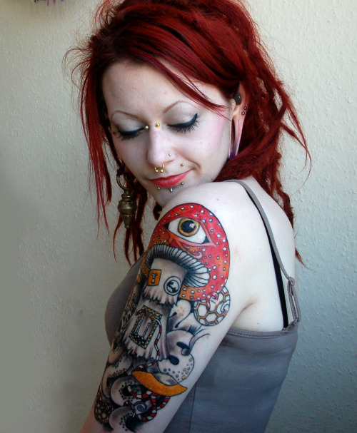 hogsandcuties:  candieddeath:  Start of my sleeve, love it so much :3 Tattooed at Skins and Needles Design by Kelly Green  This is my friend, Bee. Go love her ^-^ 