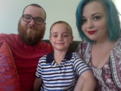 chubby-bunnies:  This is my little family. And that’s me on the right. You might be seeing this because you follow my blog/s owls-love-tea or chubby-bunnies. We have been financially struggling for a while now but this year we have been on a downwards